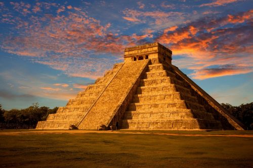 El,Castillo,(the,Kukulkan,Temple),Of,Chichen,Itza,,Mayan,Pyramid